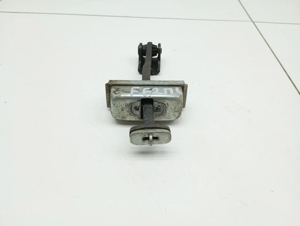 Ограничитель двери Ford Focus 2007