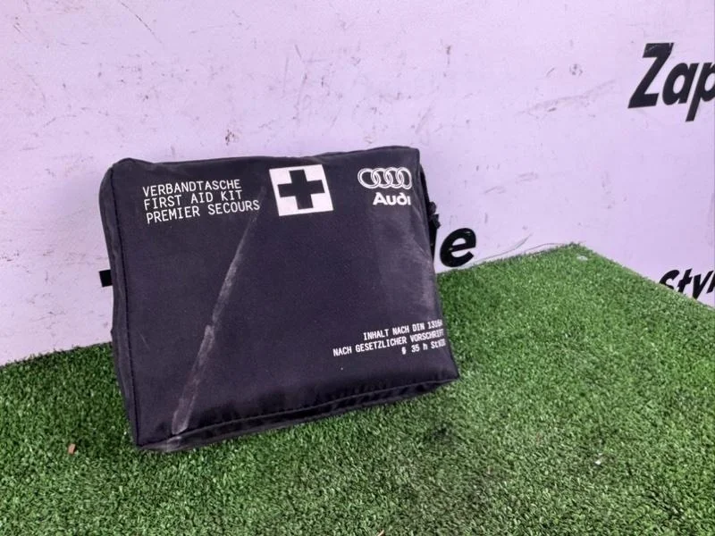 Аптечка AUDI S4 2017 B9