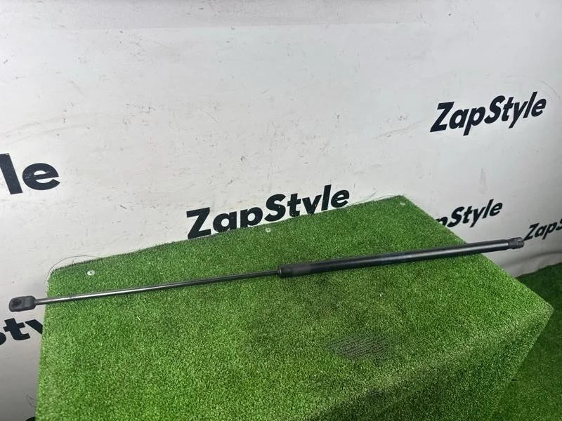 Амортизатор капота audi rs q3 2016 8U