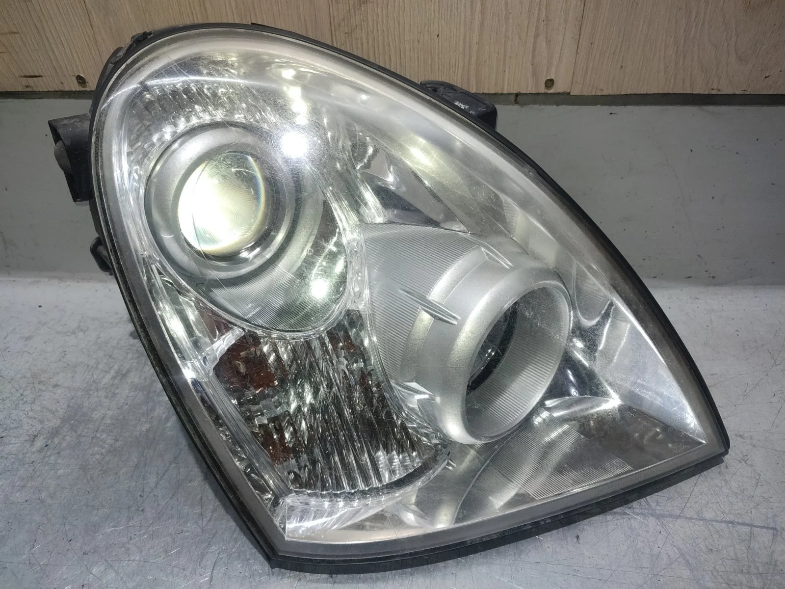 Фара SsangYong Rexton 2009 Y250