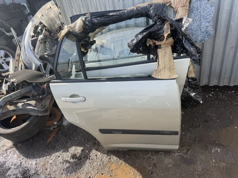 дверь задняя правая nissan tiida C11 седан