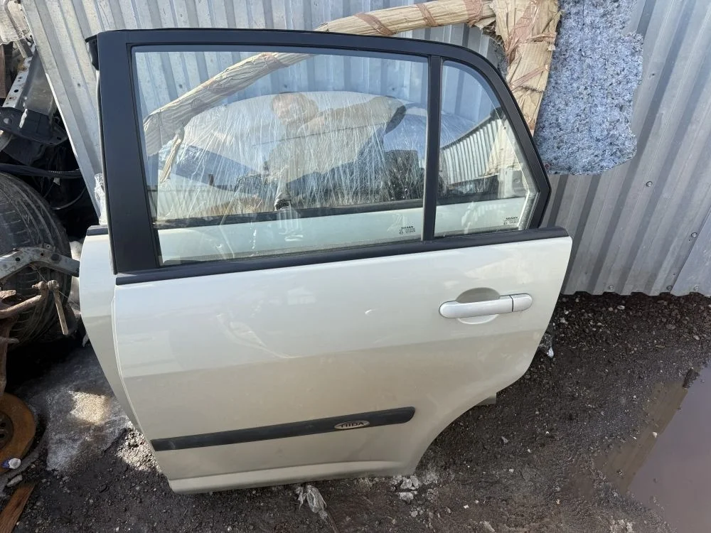 Дверь задняя левая nissan tiida C11 седан