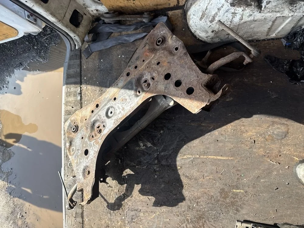 подрамник передний nissan tiida C11