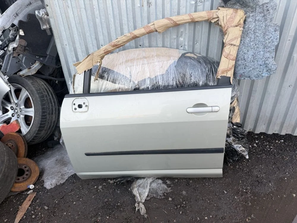 дверь передняя левая nissan tiida C11 европа