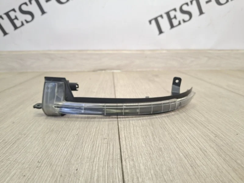 Поворотник зеркало VW Touareg 2 2010-2018 7P