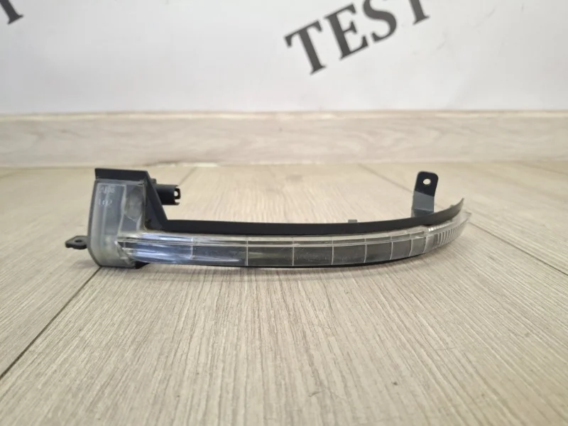 Поворотник зеркало VW Touareg 2 2010-2018 7P