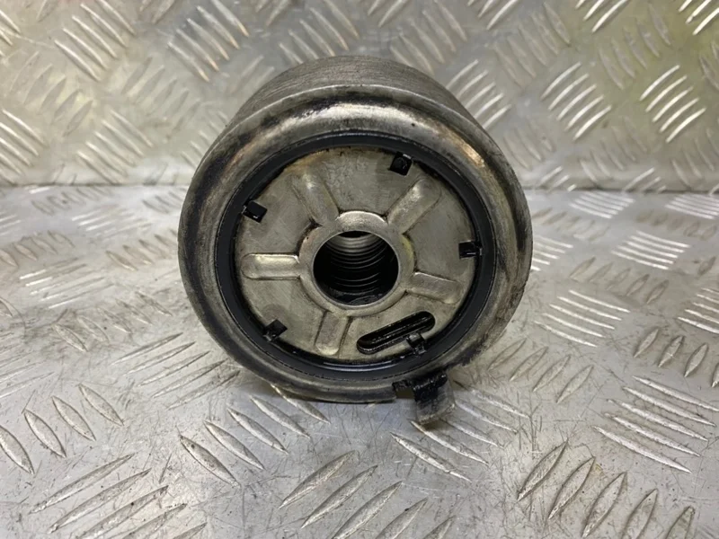 Теплообменник масляного фильтра Nissan Navara (D40) 2004-2015 2007 21305EB300 ПИКАП 2.5 D YD25DDTI