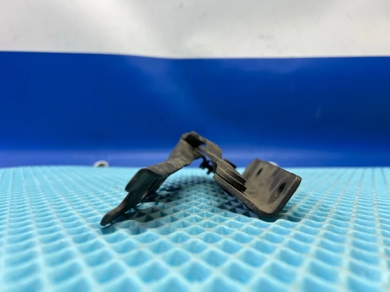 Петля капота Volkswagen Golf 6 2010 1KM823301 5K1 1.4 CAXA, передняя левая