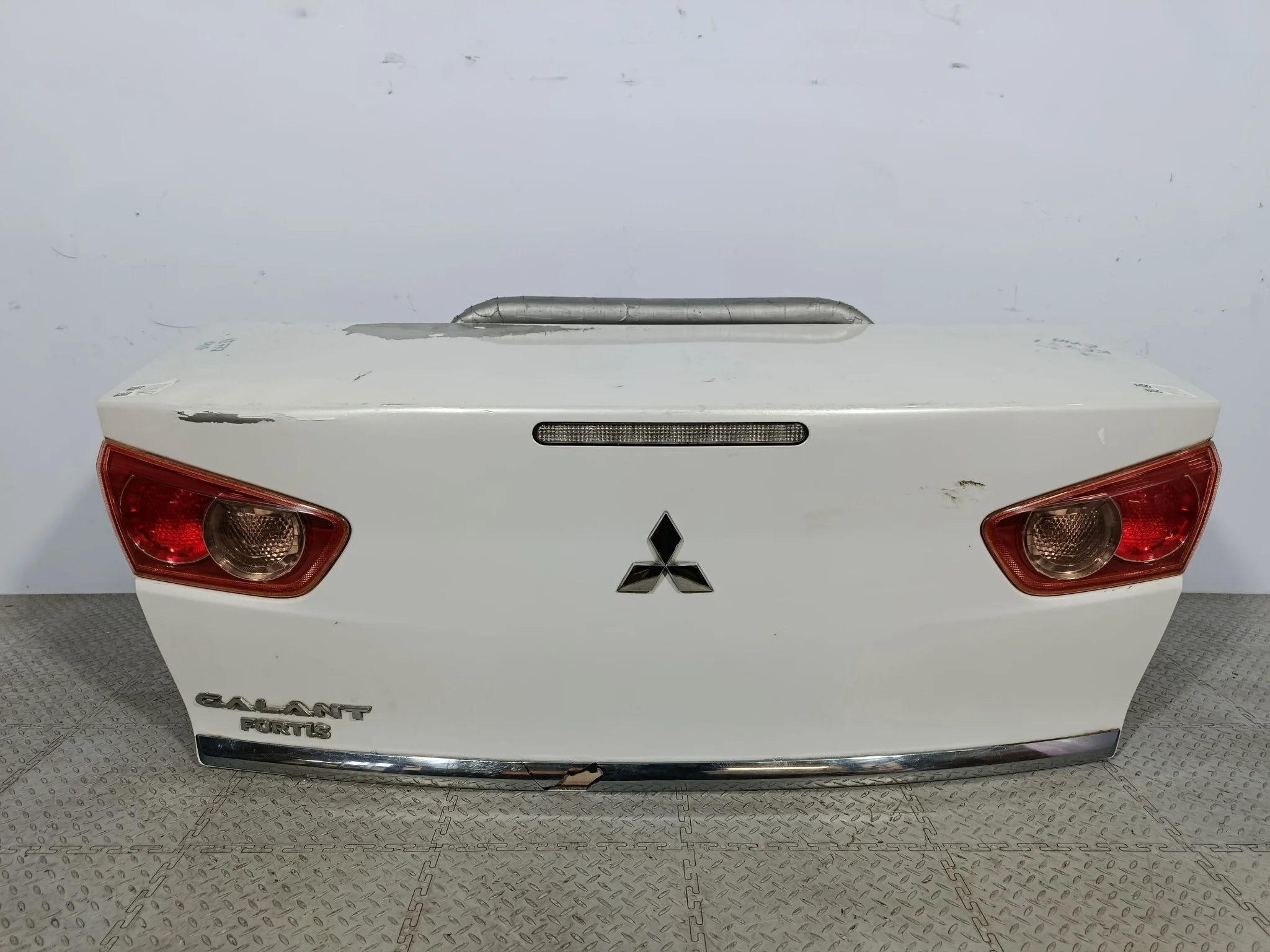 КРЫШКА БАГАЖНИКА MITSUBISHI GALANT FORTIS LANCER LANCER EVOLUTION 5920A061 белый, W13 KE777