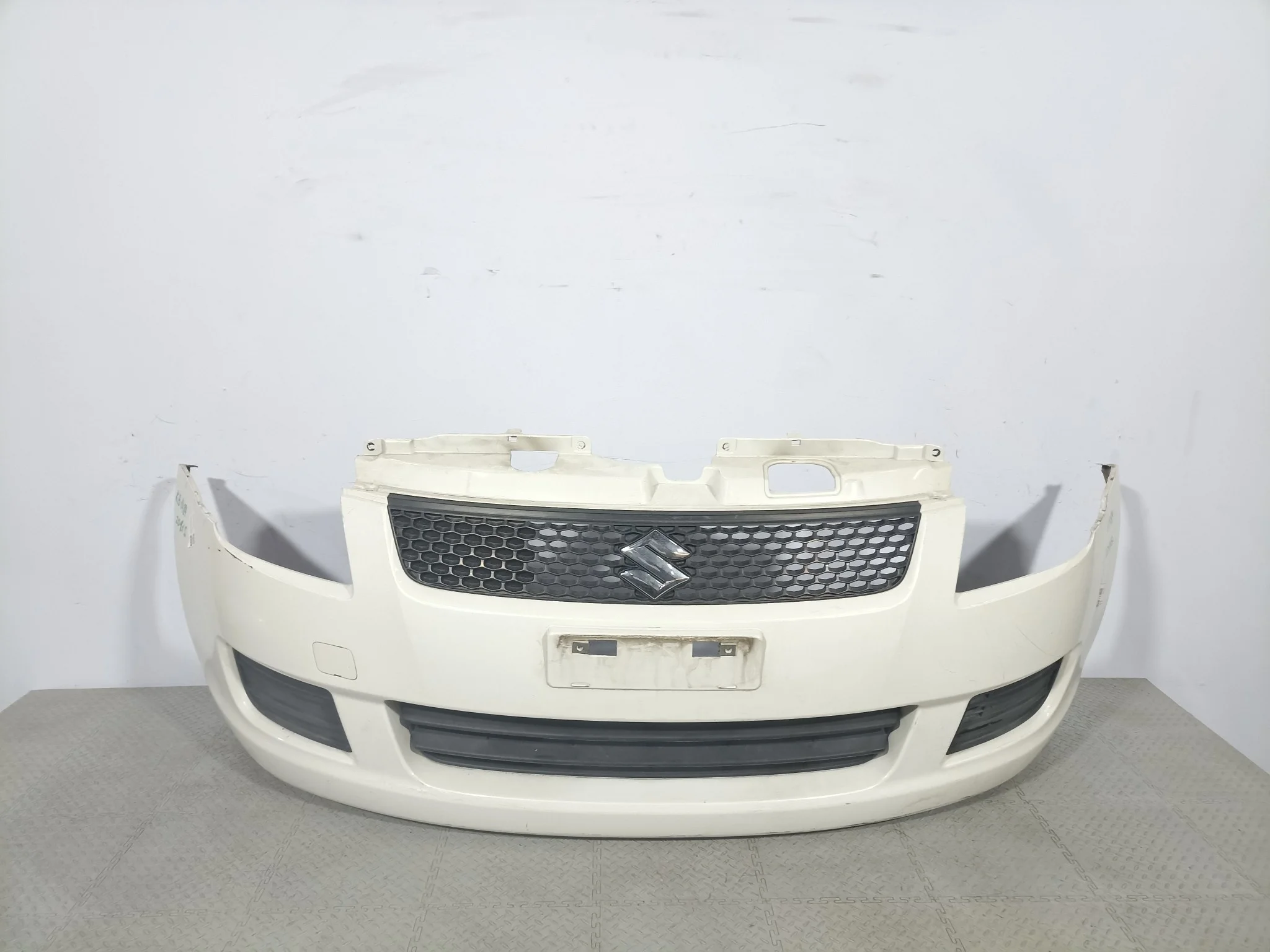БАМПЕР SUZUKI SWIFT 7171173K10799 ПЕРЕДНИЙ белый, Z7T KB1484