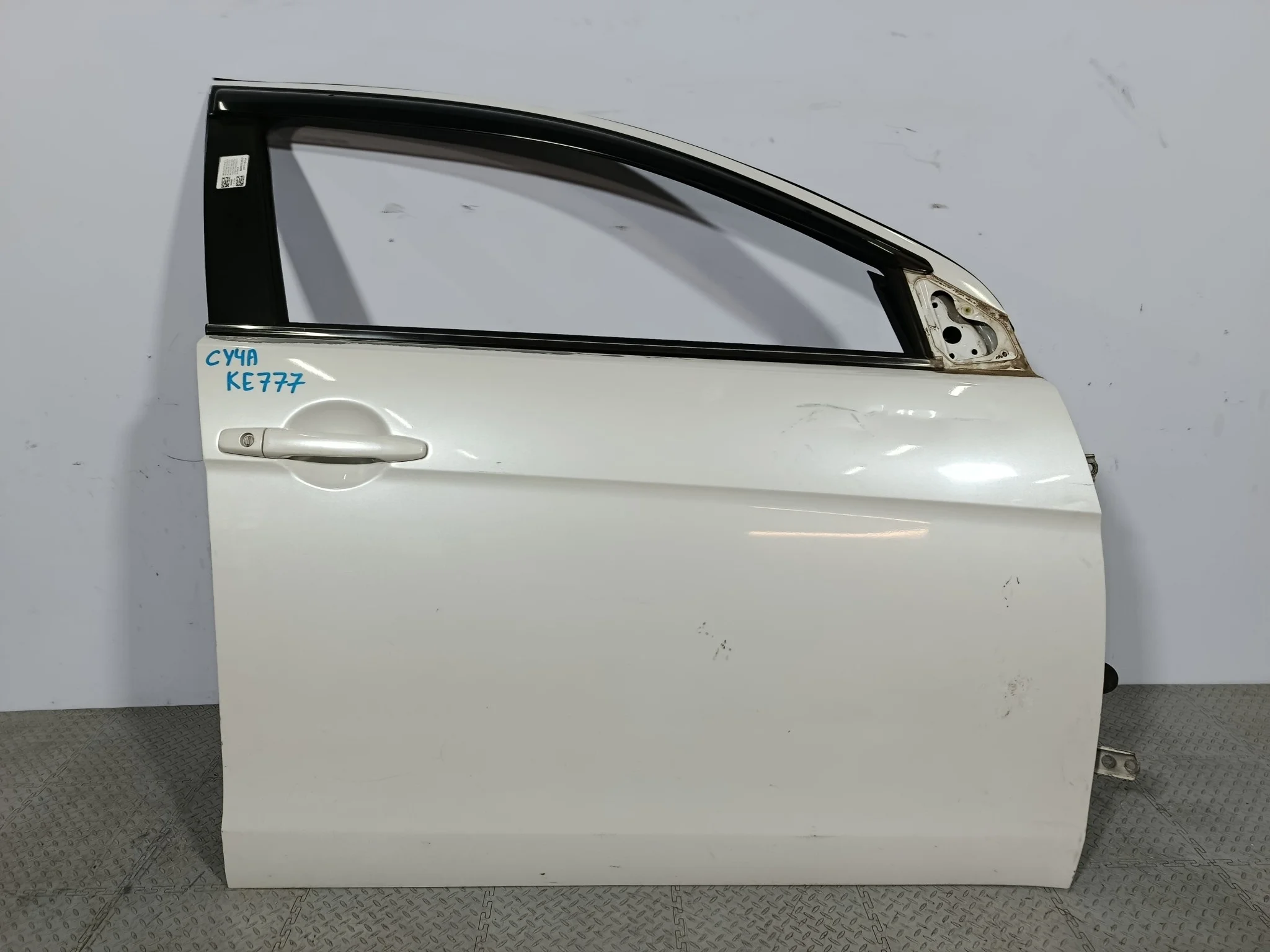 ДВЕРЬ MITSUBISHI GALANT FORTIS LANCER LANCER EVOLUTION 5700A558 белый, W13 KE777