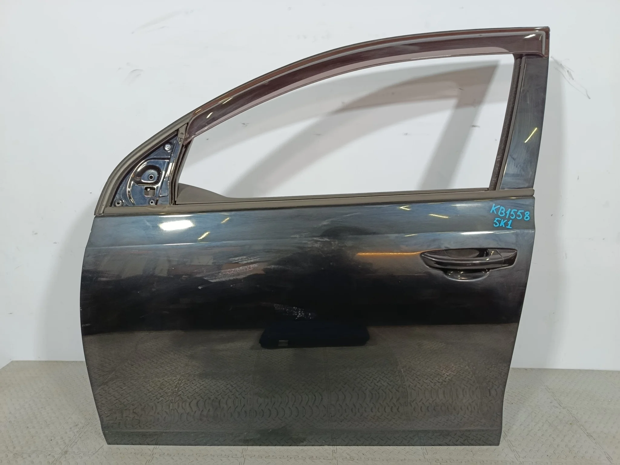 ДВЕРЬ VOLKSWAGEN GOLF 5K4831055H ПЕРЕДНЯЯ ЛЕВАЯ черный, LC9X KB1558