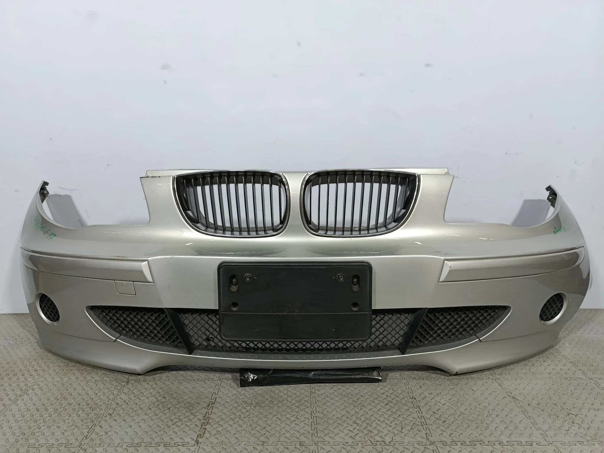БАМПЕР BMW 1-SERIES 51117136632 ПЕРЕДНИЙ серебро NA6646Z