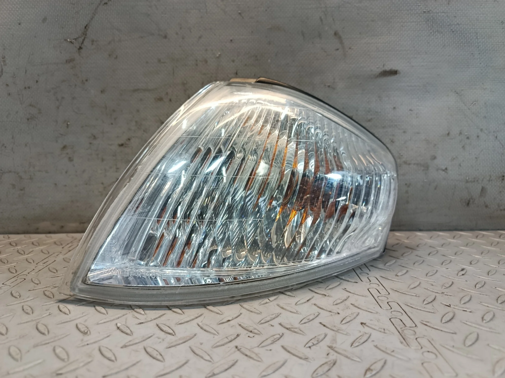 ГАБАРИТ MAZDA ЛЕВЫЙ B25D51070B KE757Z