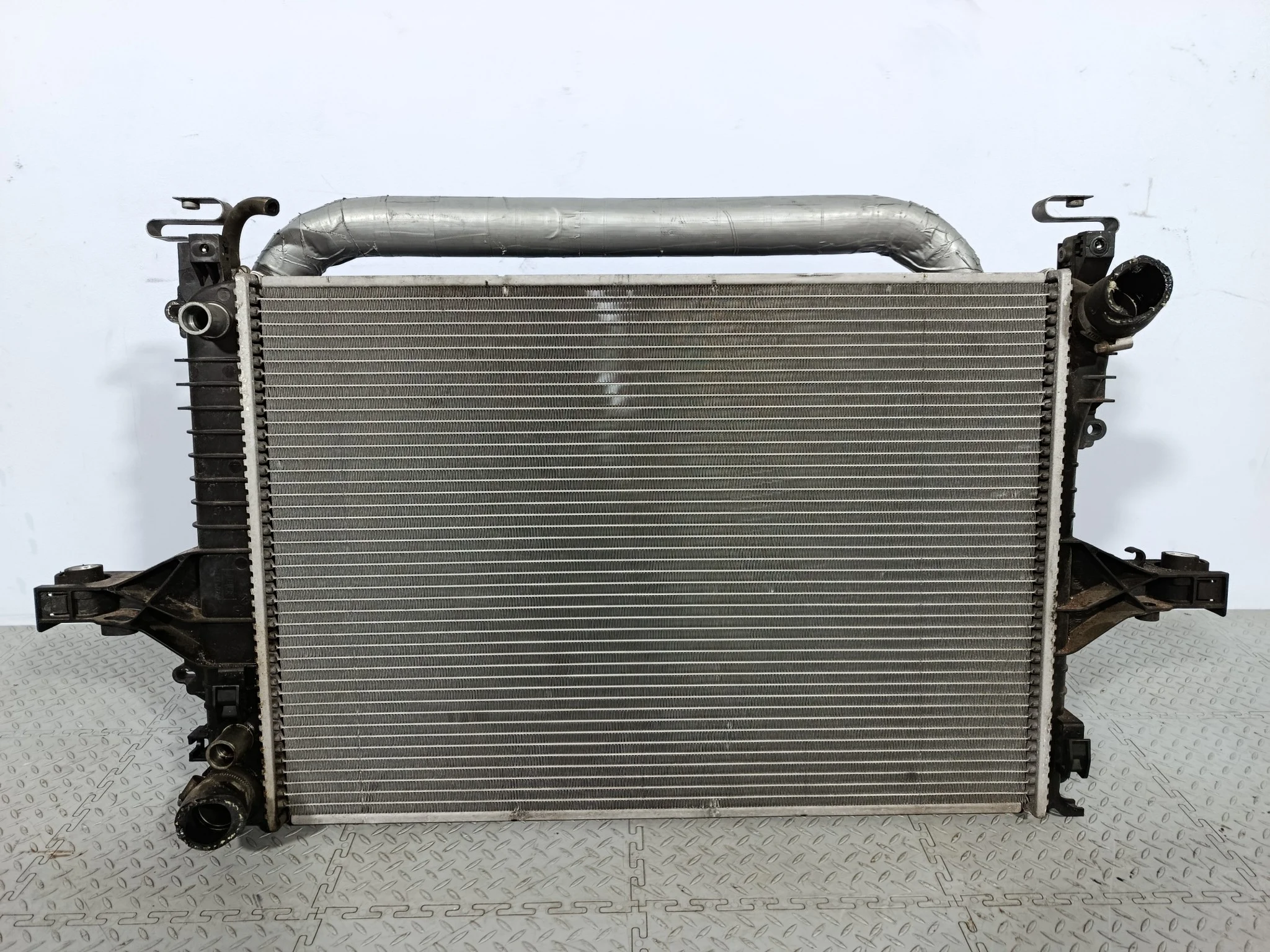 РАДИАТОР ДВИГАТЕЛЯ VOLVO 31319056 KB1401Z