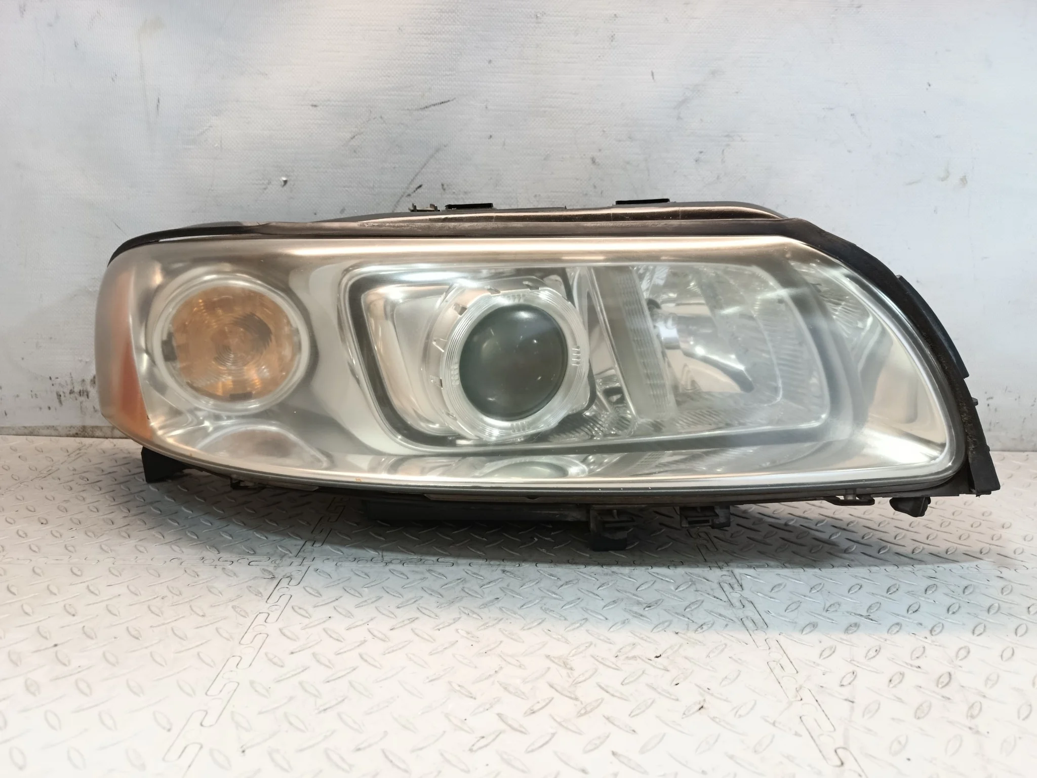 ФАРА VOLVO ПРАВО 31217046 KB1401Z