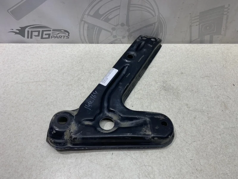 Кронштейн переднего подрамника правый Mercedes-benz 2009 W164