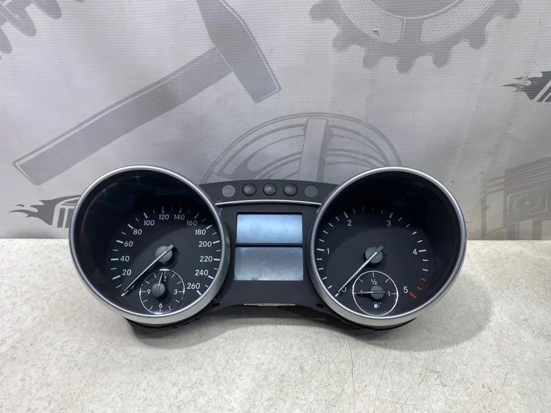 Панель приборов Mercedes-benz 2009 W164