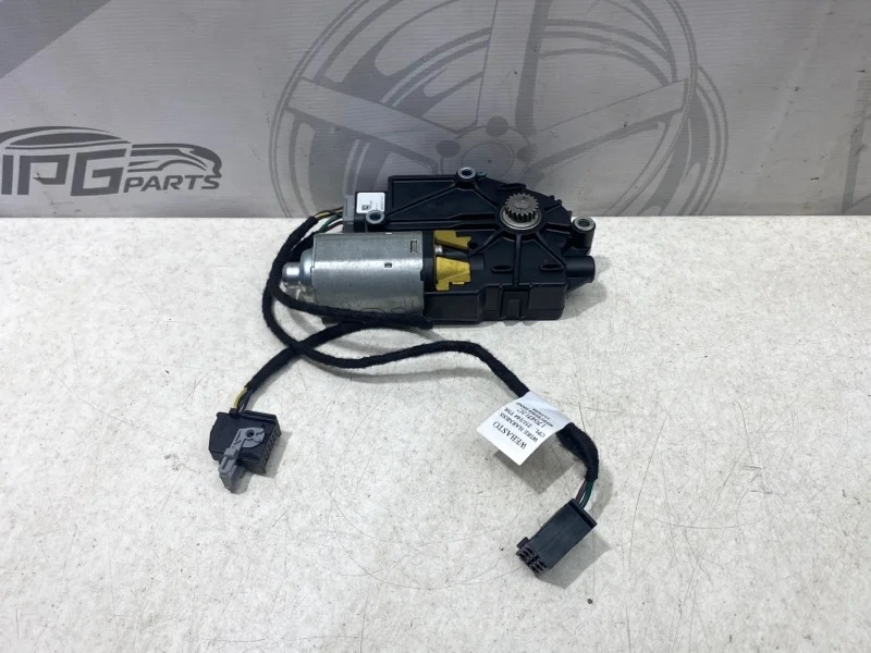 Моторчик люка Mercedes-benz 2009 W164