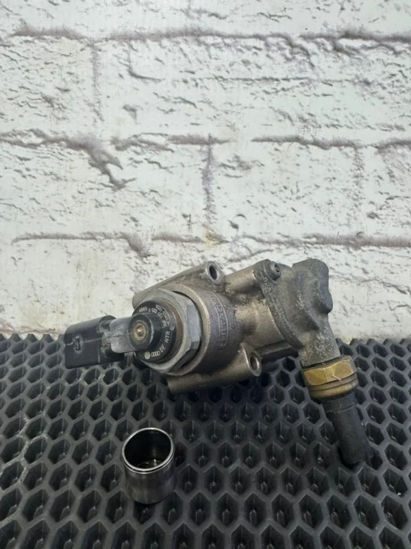 Насос топливный высокого давления тнвд Audi A4 2009 B7