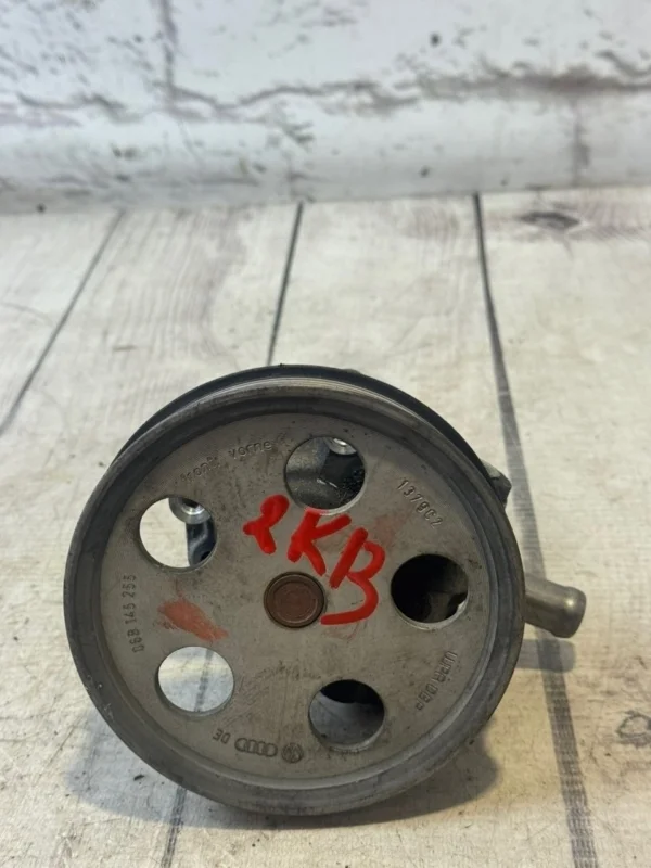 Насос гидроусилителя руля гур Audi A4 2009 B7