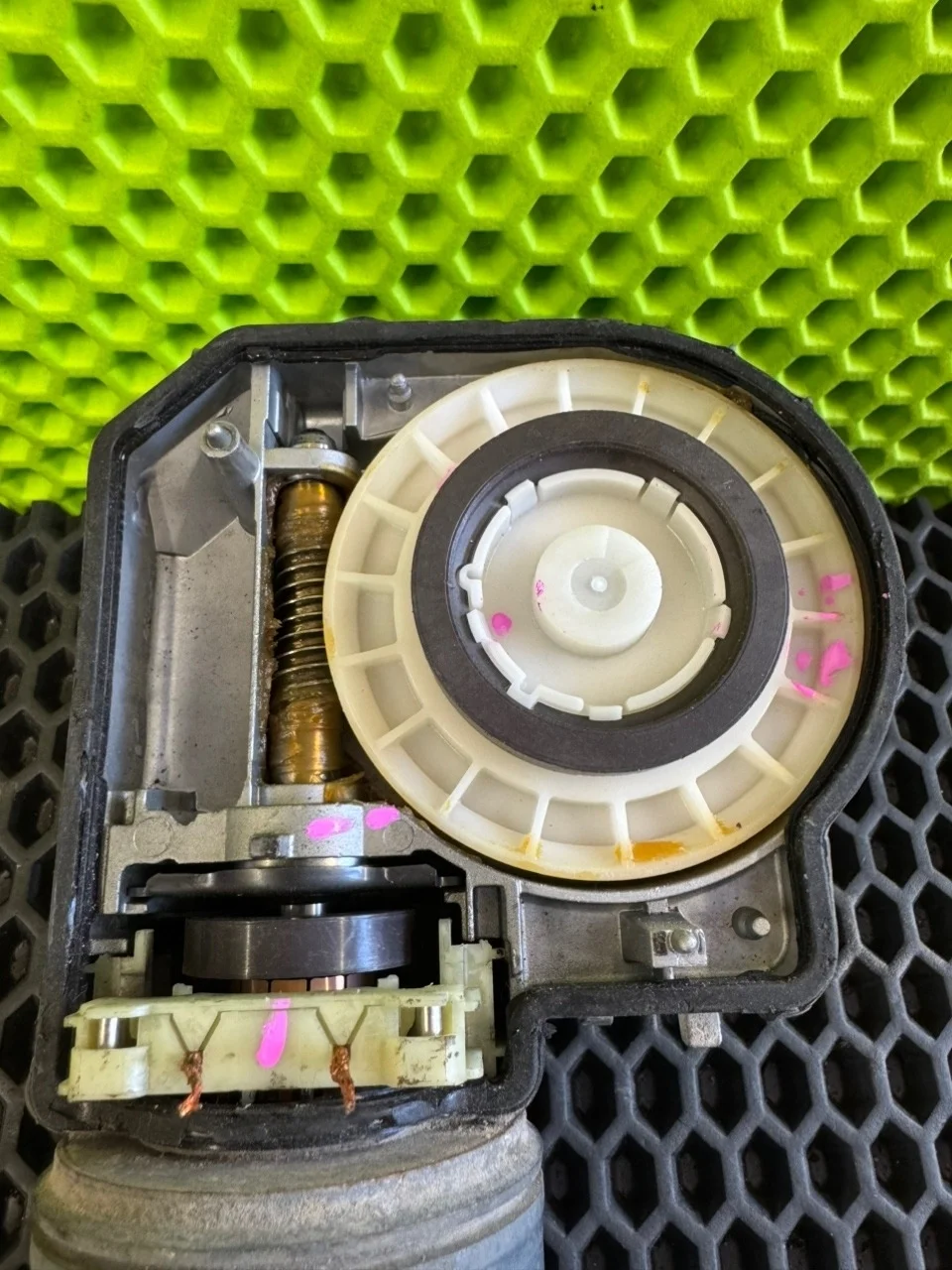 Шестерня моторчика стеклоочистителя Volkswagen touareg 2005