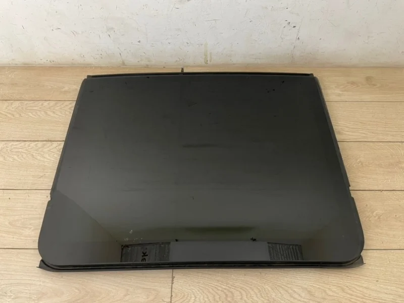 Стекло панорамного люка VW Touareg 2 2010-2018 7P