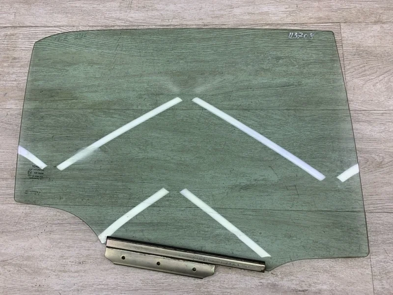 Стекло двери TOYOTA AURIS 2007 6810302210 ХЭТЧБЕК 4ZZ-FE, заднее правое