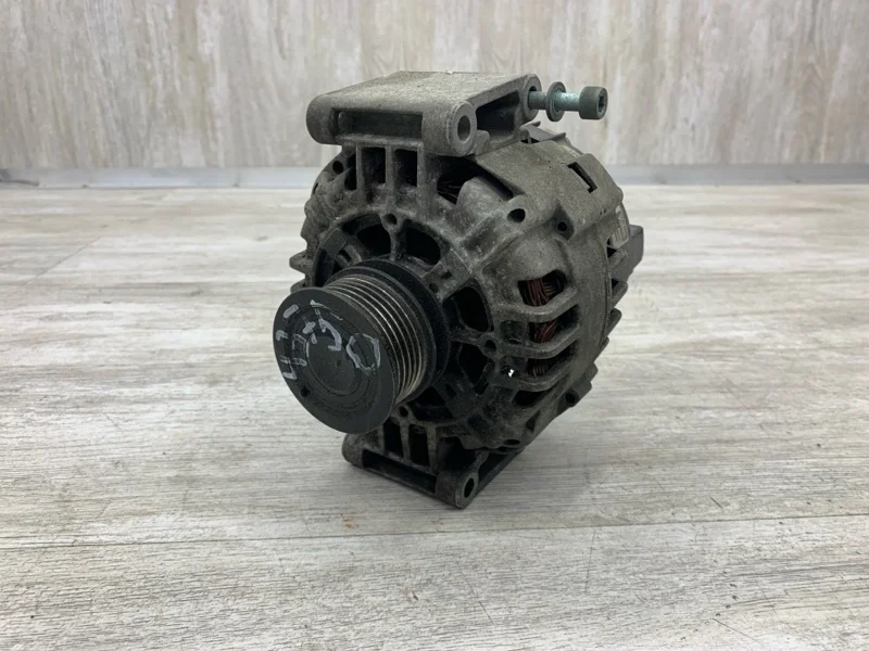 Генератор AUDI A4 2002 06B903019X УНИВЕРСАЛ ALT