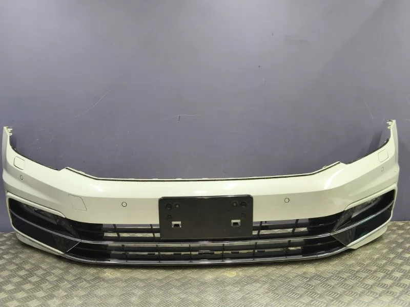 Бампер передний volkswagen Passat 2017 3G0807217T B8 CHH