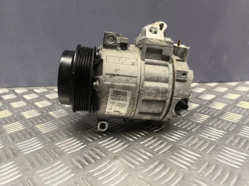 Компрессор кондиционера Mercedes-Benz C-class 2010 A0032304811 W204 271.860