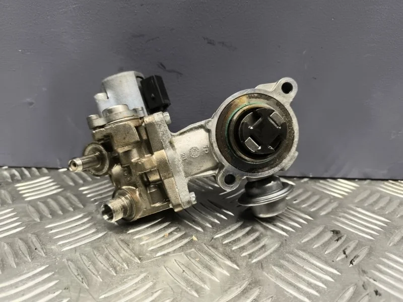 Топливный насос высокого давления Mercedes-Benz C-class 2010 A2710703501 W204 271.860