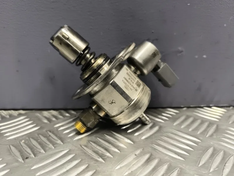 Топливный насос высокого давления volkswagen Passat 2008 06H127025M B6 BZB