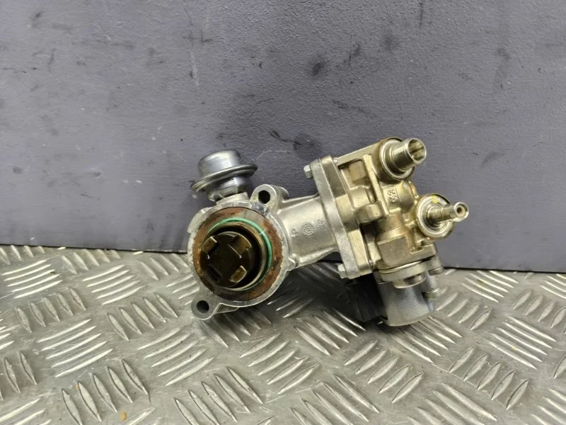 Топливный насос высокого давления Mercedes-Benz C-class 2012 A2710703501 W204 271.820