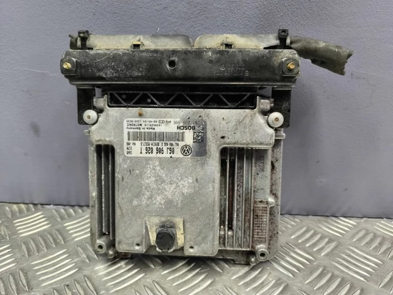 Блок управления двигателем volkswagen Tiguan 2009 06J906026AB 5N1 CAW