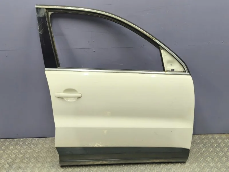 Дверь передняя правая volkswagen Tiguan 2009 5N0831056B 5N1 CAW