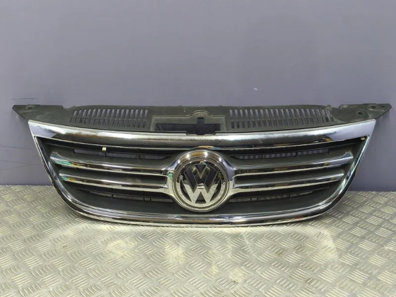 Решетка радиатора volkswagen Tiguan 2009 5N0853651C 5N1 CAW
