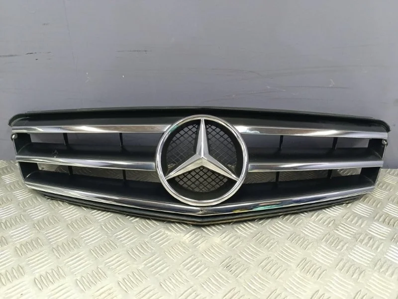 Решетка радиатора Mercedes-Benz C-class 2012 A20488000239744 W204 271.820