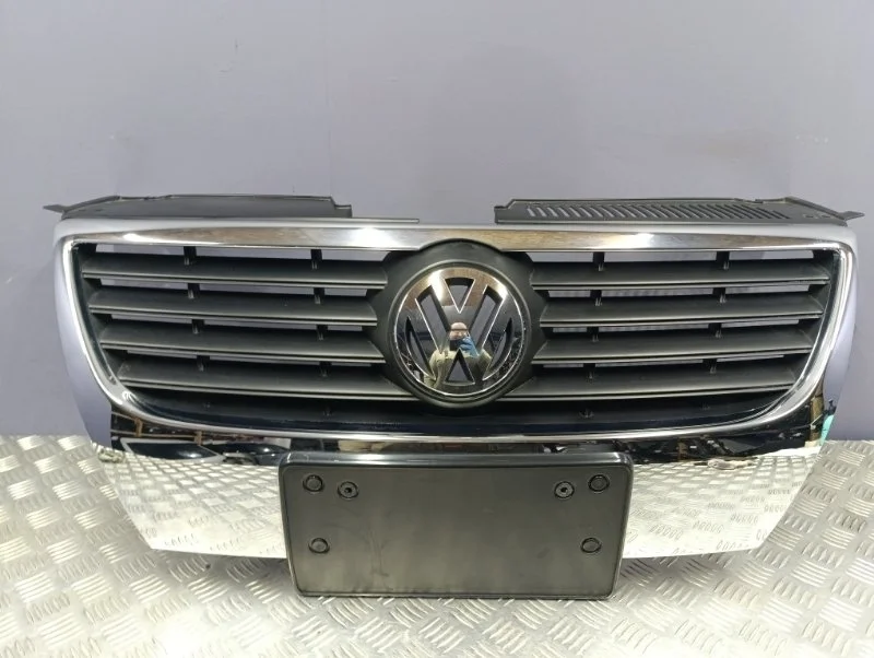 Решетка радиатора volkswagen Passat 2008 3C0853651A B6 BZB