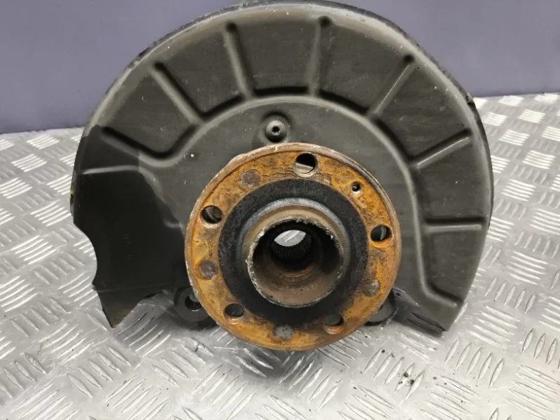 Кулак передний правый volkswagen Tiguan 2009 1K0407256AA 5N1 CAW