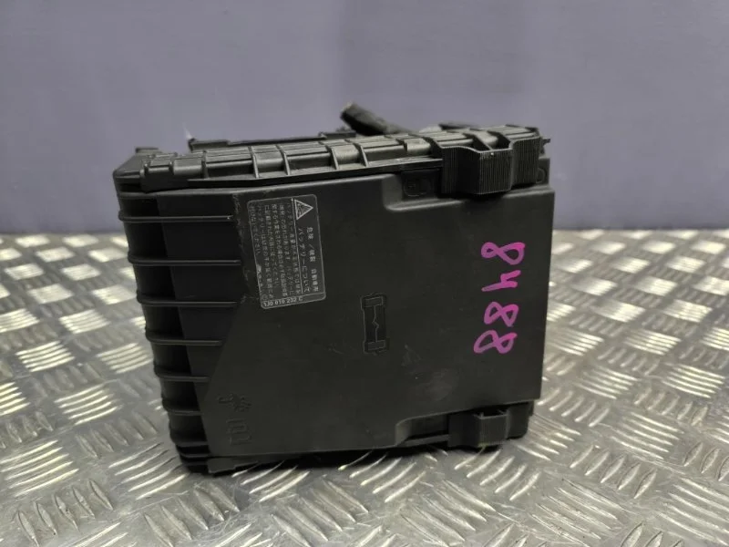 Блок предохранителей volkswagen Tiguan 2009 1K0937132F 5N1 CAW