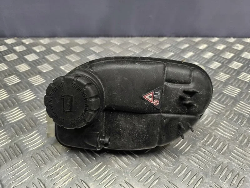 Бачок расширительный Mercedes-Benz A-Class 2013 A2465000049 W176 270.910