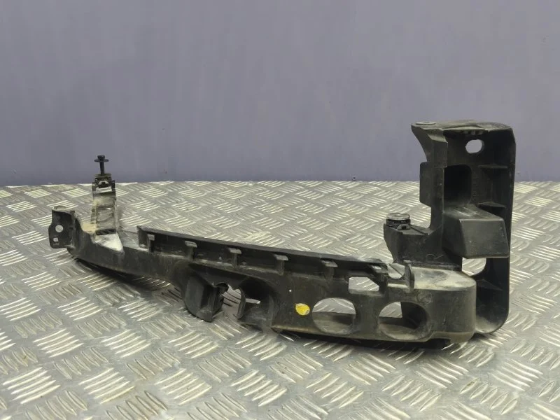 Кронштейн фары правой Audi A3 2008 8P0805608A 8P CCZ