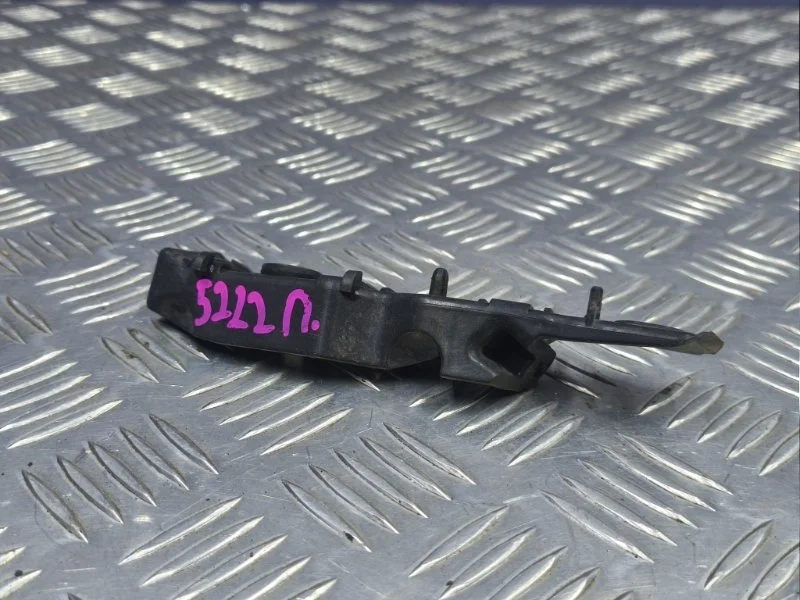 Кронштейн переднего бампера правый Audi A3 2008 8P0807184B 8P CCZ