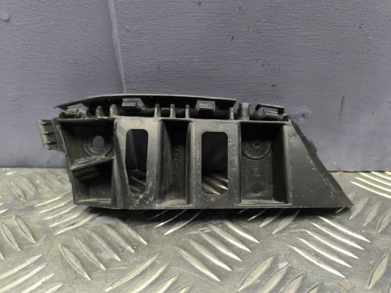 Кронштейн переднего бампера volkswagen Tiguan 2009 5N0807184B 5N1 CAWA, правый