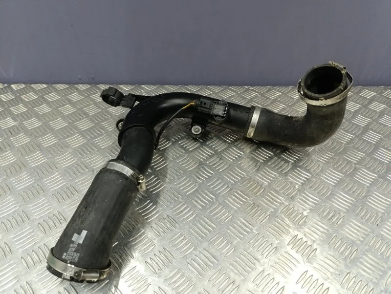 Патрубок интеркулера volkswagen Passat 2017 6C0145770A B8 CHH