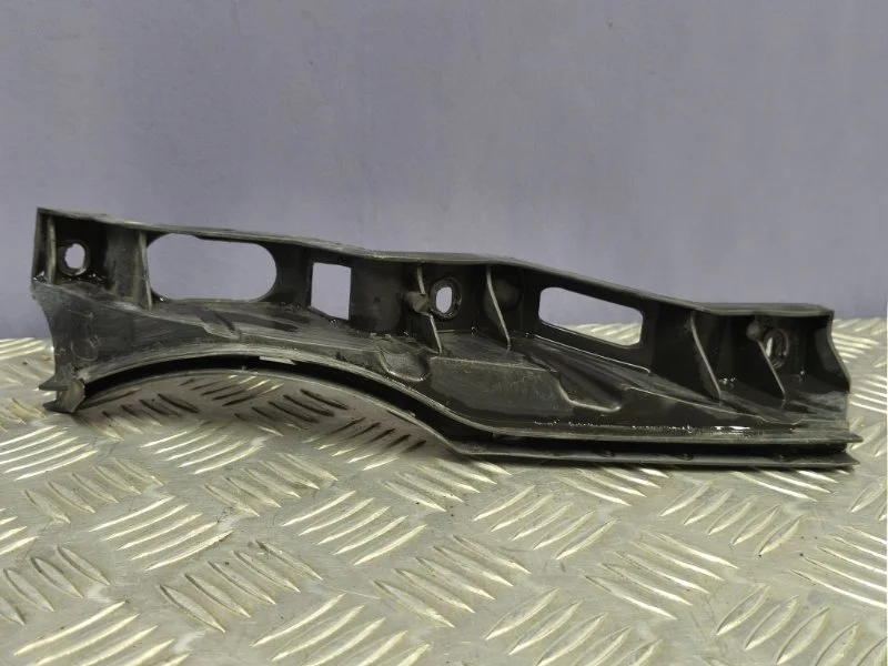 Кронштейн переднего бампера левый volkswagen Passat 2007 3C0807889A B6 AXZ