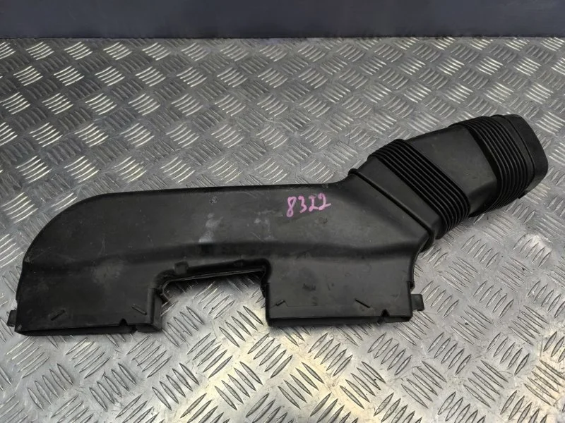 Воздухозаборник BMW X1 2012 13717588279 E84 N20B20A