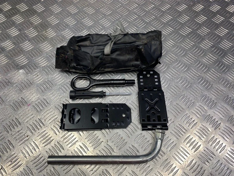 Набор инструментов volkswagen Tiguan 2009 7L0860321A 5N1 CAW