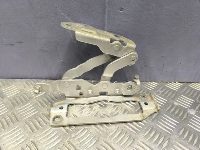 Петля капота Mercedes-Benz C-class 2012 A2048800728 W204 271.820, левая